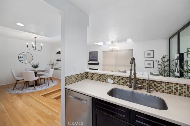 520 S Barrington Avenue 116, Los Angeles, CA 90049