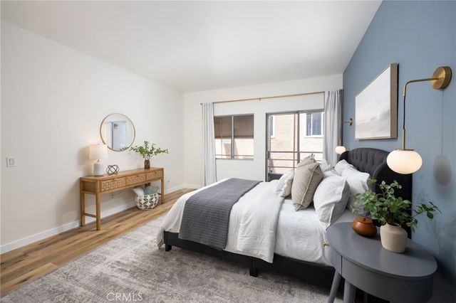 520 S Barrington Avenue 116, Los Angeles, CA 90049