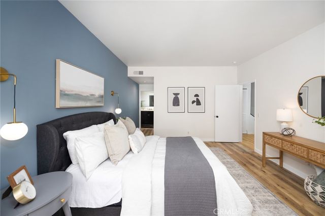 520 S Barrington Avenue 116, Los Angeles, CA 90049