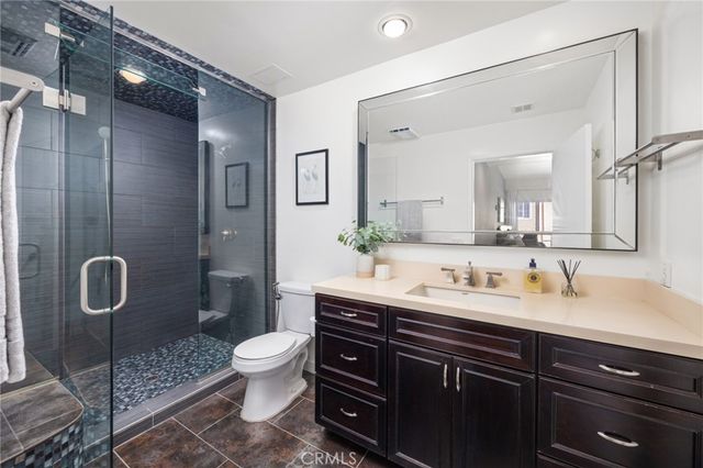 520 S Barrington Avenue 116, Los Angeles, CA 90049