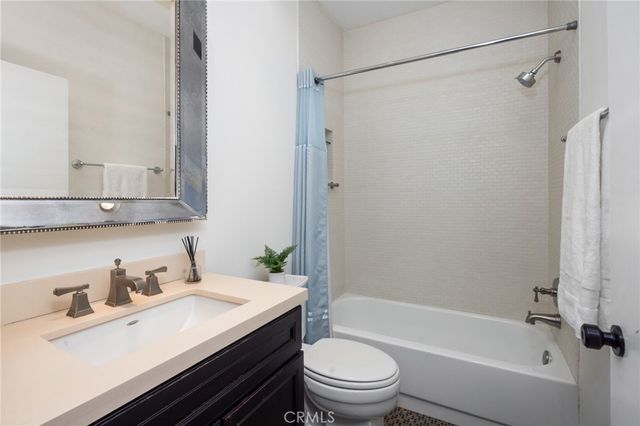 520 S Barrington Avenue 116, Los Angeles, CA 90049