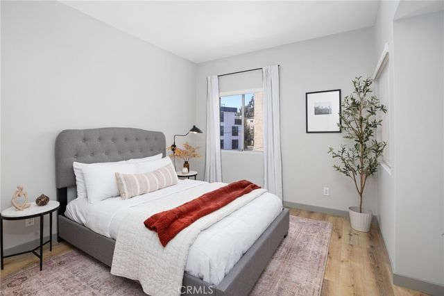 520 S Barrington Avenue 116, Los Angeles, CA 90049