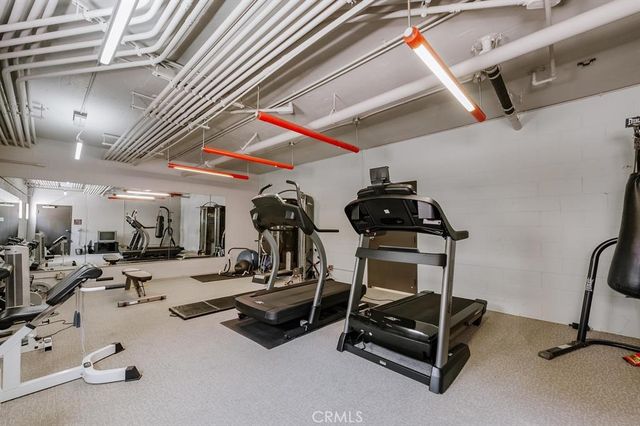 520 S Barrington Avenue 116, Los Angeles, CA 90049