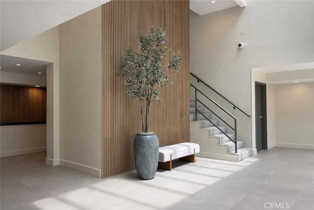 520 S Barrington Avenue 116, Los Angeles, CA 90049