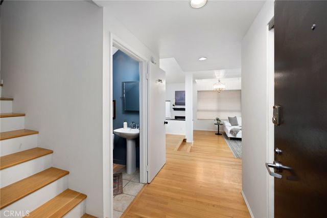 520 S Barrington Avenue 116, Los Angeles, CA 90049