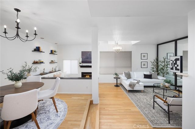 520 S Barrington Avenue 116, Los Angeles, CA 90049