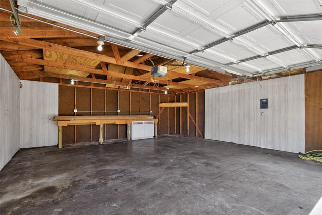 2010 E 25th Street, Des Moines, IA 50317