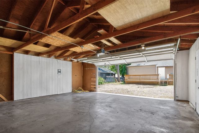 2010 E 25th Street, Des Moines, IA 50317
