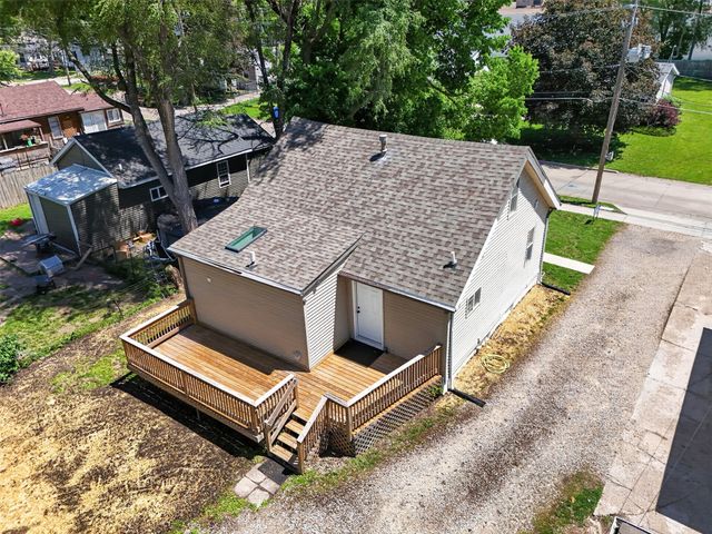 2010 E 25th Street, Des Moines, IA 50317