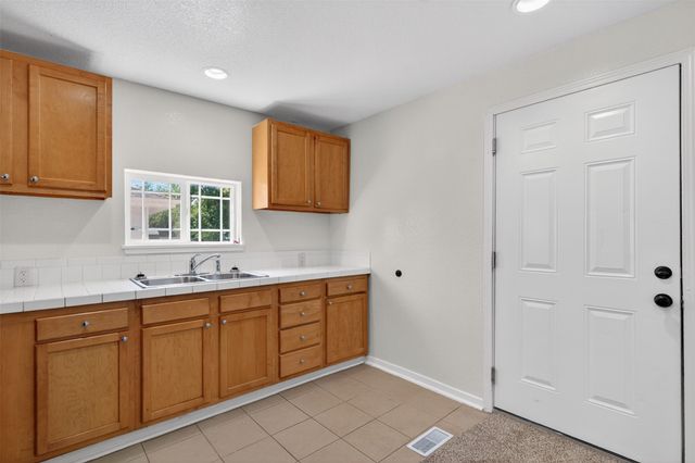 2010 E 25th Street, Des Moines, IA 50317