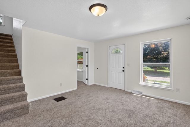2010 E 25th Street, Des Moines, IA 50317