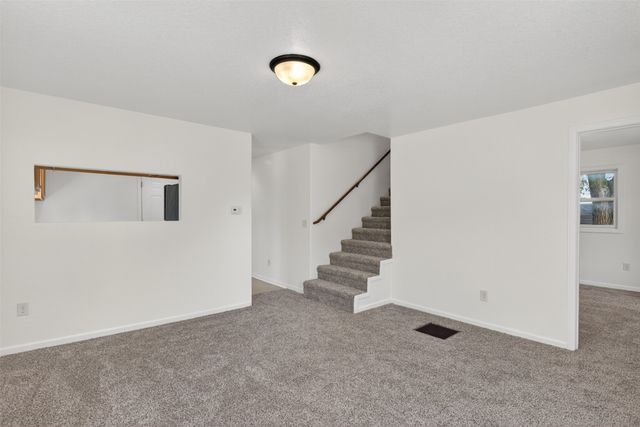 2010 E 25th Street, Des Moines, IA 50317