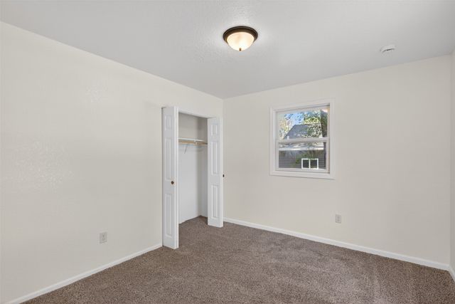 2010 E 25th Street, Des Moines, IA 50317