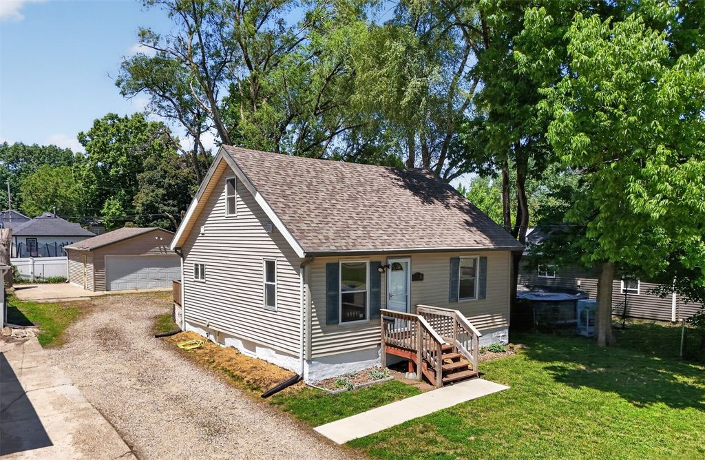 2010 E 25th Street, Des Moines, IA 50317