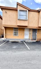 1701 W 42nd Pl 10, Hialeah, FL 33012