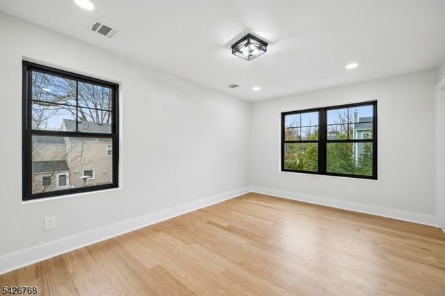 111 N Summit Ave, Chatham Boro, NJ 07928