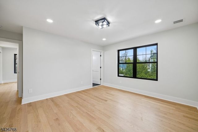 111 N Summit Ave, Chatham Boro, NJ 07928