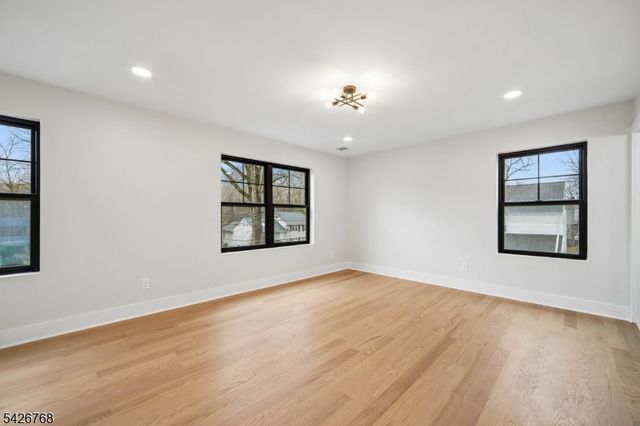 111 N Summit Ave, Chatham Boro, NJ 07928