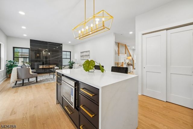 111 N Summit Ave, Chatham Boro, NJ 07928