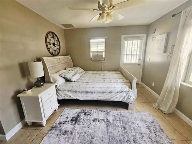 2100 Vero Beach Avenue, Vero Beach, FL 32960