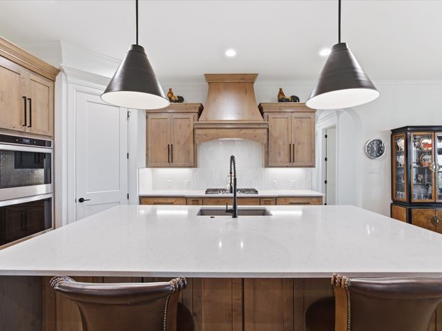 317 Kenyon Court, Granbury, TX 76049