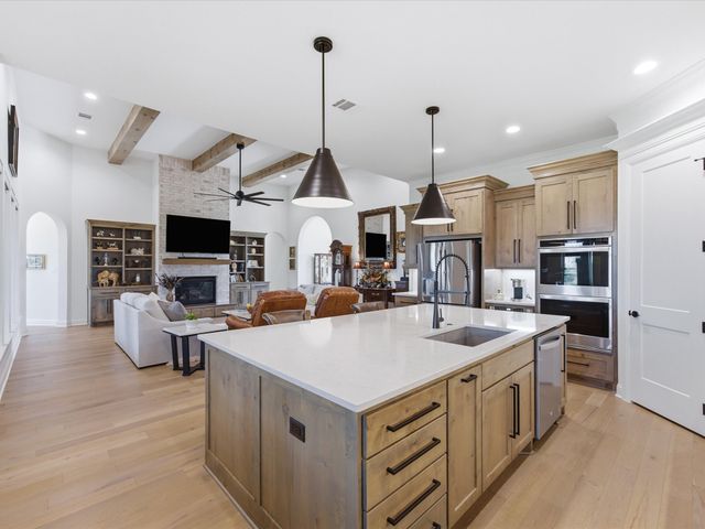 317 Kenyon Court, Granbury, TX 76049