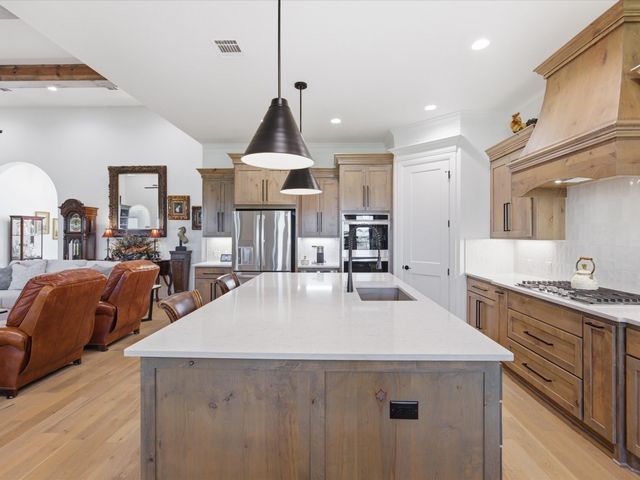317 Kenyon Court, Granbury, TX 76049