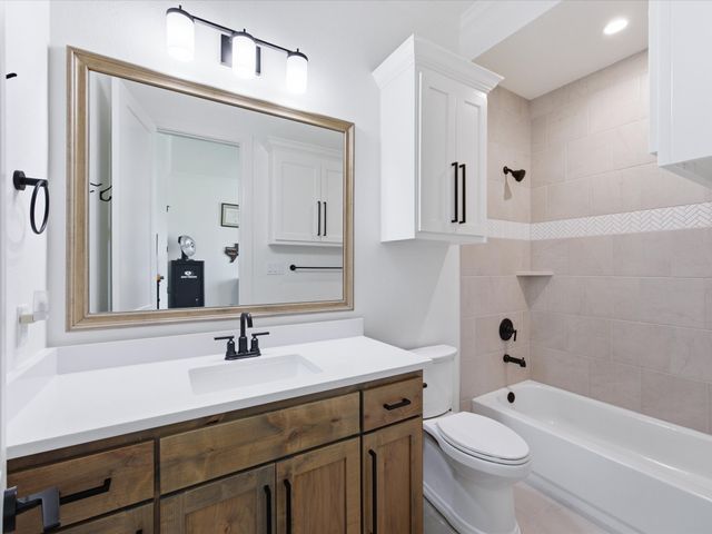317 Kenyon Court, Granbury, TX 76049