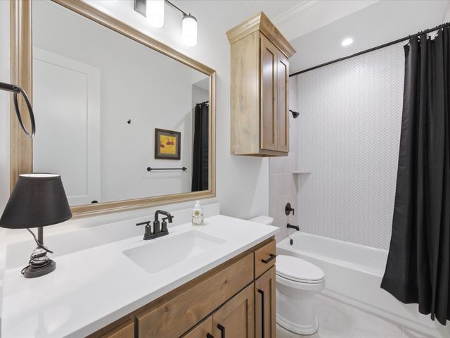 317 Kenyon Court, Granbury, TX 76049