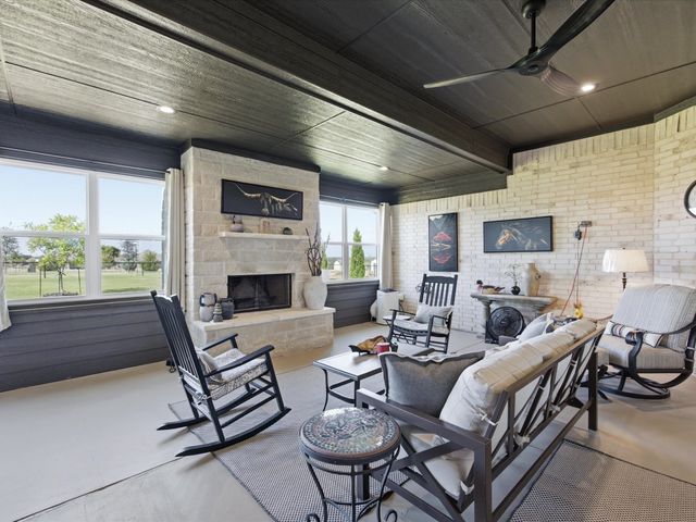 317 Kenyon Court, Granbury, TX 76049