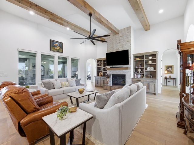 317 Kenyon Court, Granbury, TX 76049