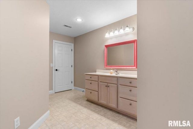 44 WOODLAND Trail, Rochester, IL 62563