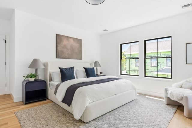 18 Rockland Street, Wellesley, MA 02481