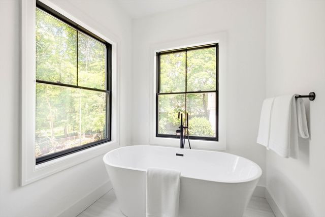 18 Rockland Street, Wellesley, MA 02481