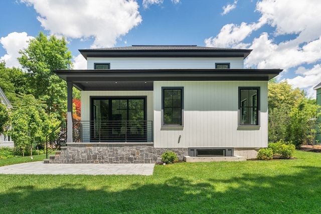 18 Rockland Street, Wellesley, MA 02481