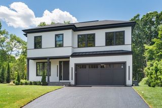 18 Rockland Street, Wellesley, MA 02481