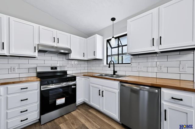 430 Laramie Trail, Lincoln, NE 68521