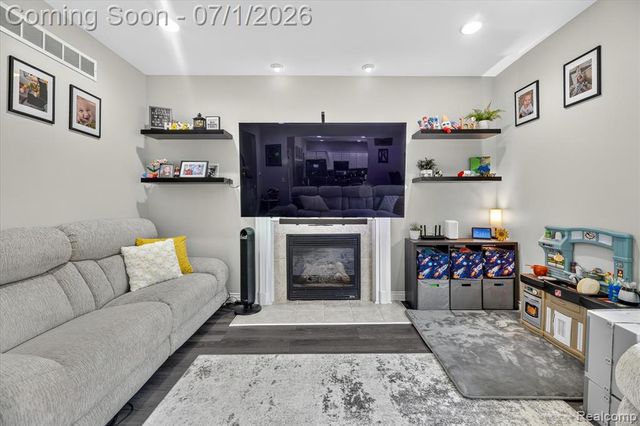 4185 Oak Street, Grand Blanc, MI 48439