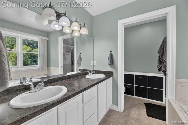 4185 Oak Street, Grand Blanc, MI 48439