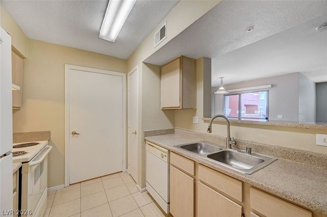 8101 FLAMINGO Road 1126, Las Vegas, NV 89147