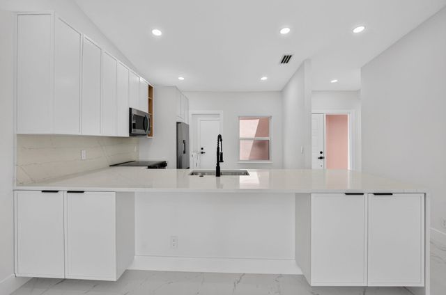 8224 SUMMERBREEZE Lane, Boca Raton, FL 33496