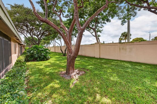 8224 SUMMERBREEZE Lane, Boca Raton, FL 33496