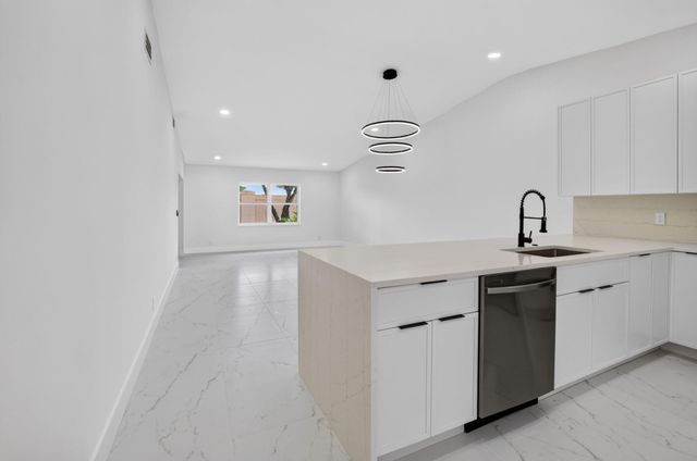 8224 SUMMERBREEZE Lane, Boca Raton, FL 33496