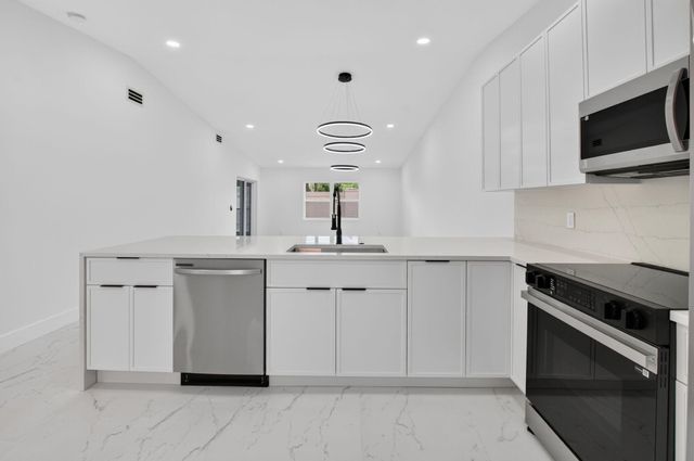 8224 SUMMERBREEZE Lane, Boca Raton, FL 33496