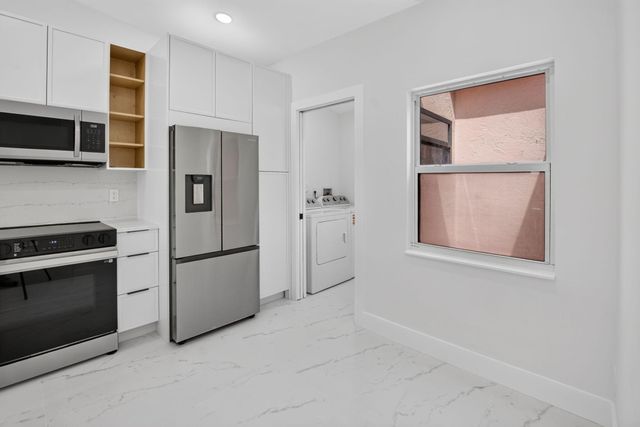 8224 SUMMERBREEZE Lane, Boca Raton, FL 33496