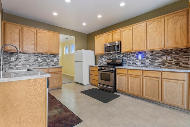 612 Beck Creek Ln, Patterson, CA 95363