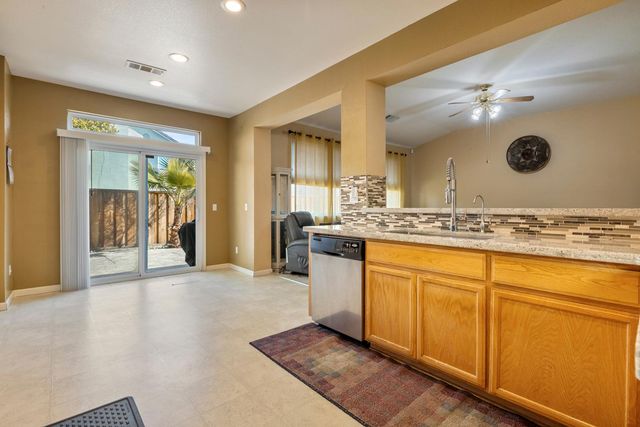 612 Beck Creek Ln, Patterson, CA 95363