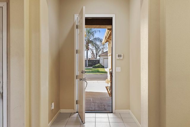 612 Beck Creek Ln, Patterson, CA 95363