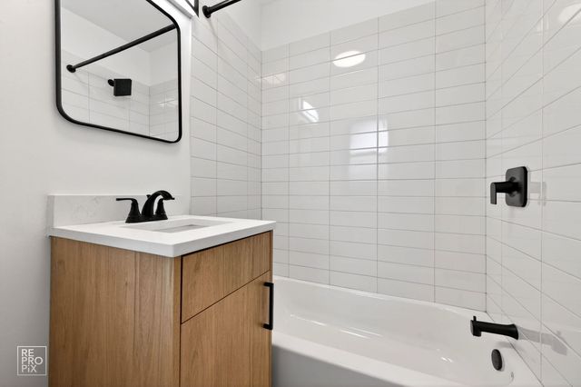 6308 N Artesian Avenue 1, Chicago, IL 60659