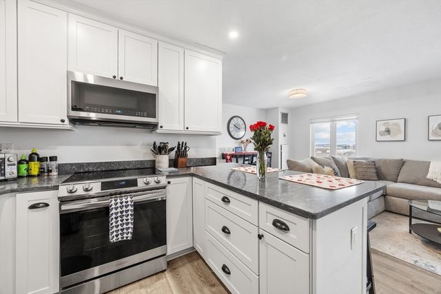 100 Marina Dr 615, Quincy, MA 02171